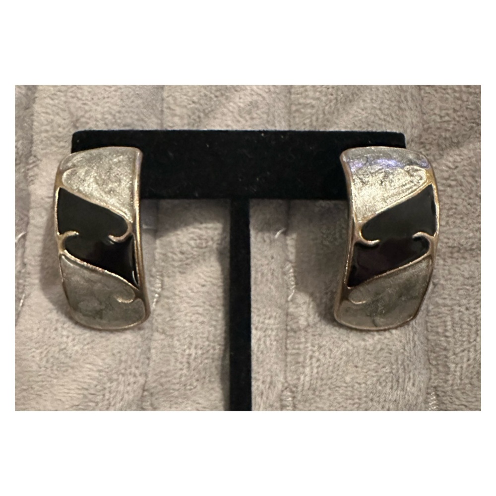 Vintage 80’s enamel earrings